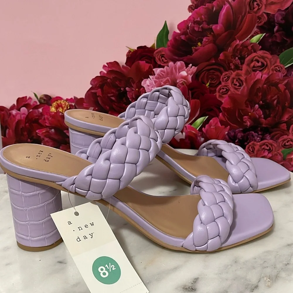 A New day beautiful sandals 👡 in lilac color (size 8 1/2) - New - Picture 2 of 10